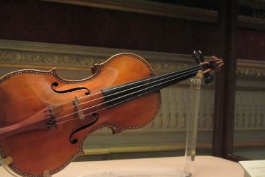 Stradivarius.jpg
