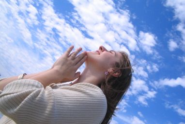 woman-praying-thanks.jpg
