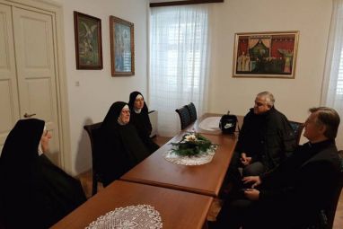 nadbiskup-barisic-s-redovnicama.jpg