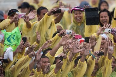 mladi-na-filipinima1.jpg