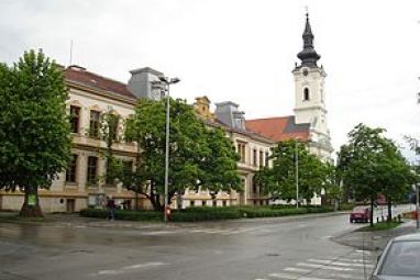 293px-Nova_Gradiska_Zentrum.jpg