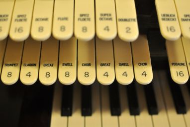 dpc_olr_pipeorgan_install_organ_keys.jpg